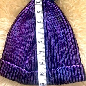 ✨SOLD✨✔️✔️ Funky Iridescent Purple & Blue Beannie